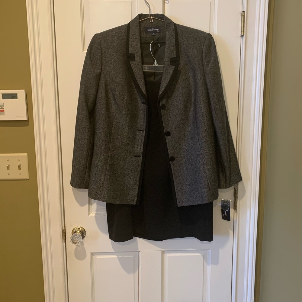 NWT Evan Picone suit. Jacket size 16, skirt 18